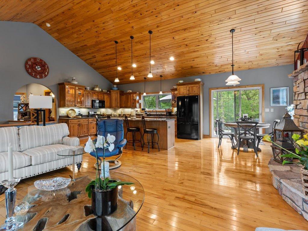 2005 single family home for sale at 7414 Burr Lane in Brainerd, MN — 4 bed, 3 bath (photo 9 of 50)