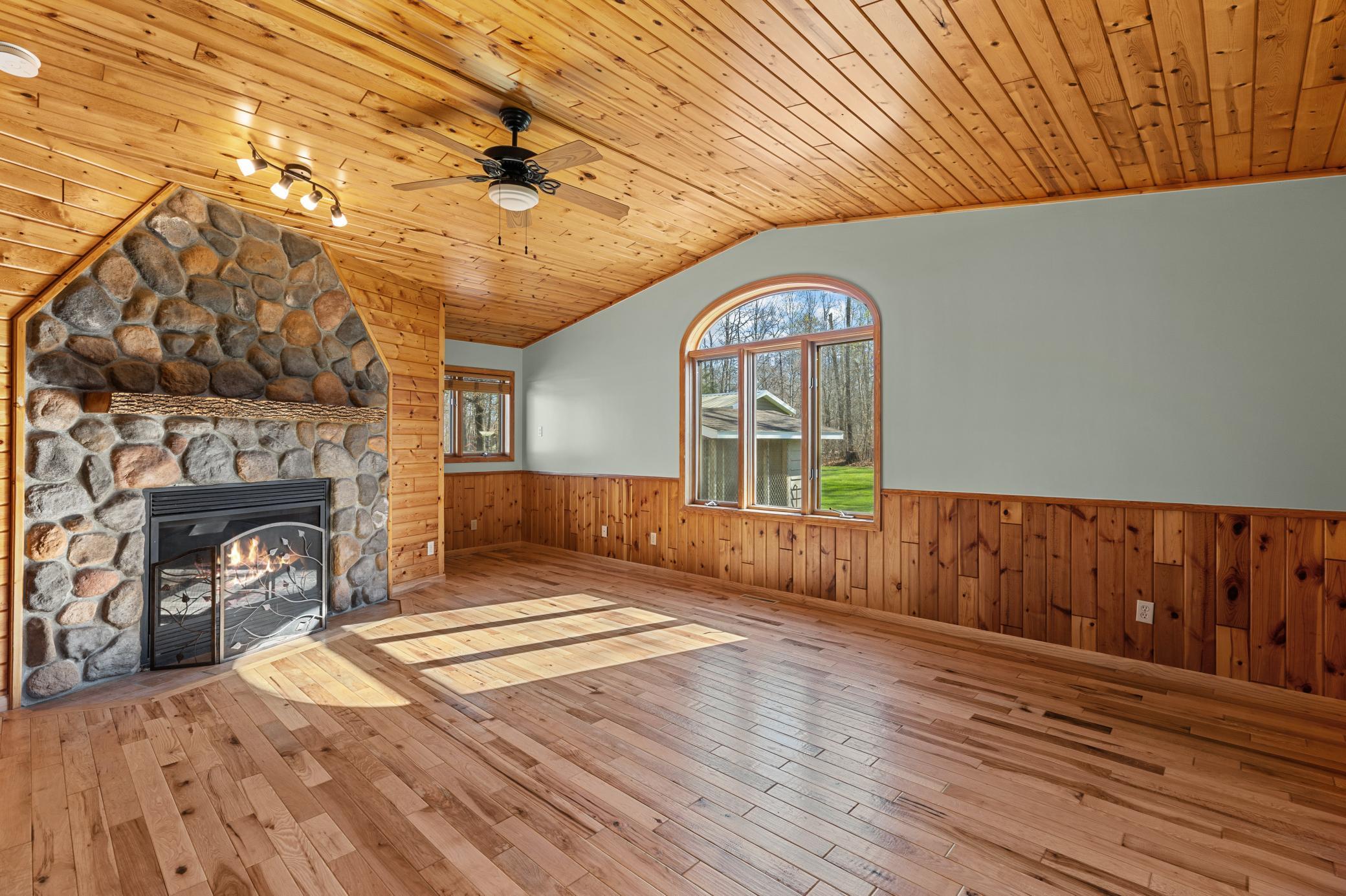 1986 single family home for sale at 18938 Maryville Road in Brainerd, MN — 5 bed, 3 bath (photo 5 of 62)