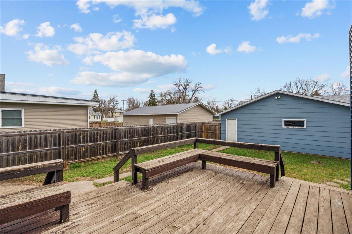 1949 single family home for sale at 515 5th Street in Wyndmere, ND — 3 bed, 2 bath (photo 11 of 64)