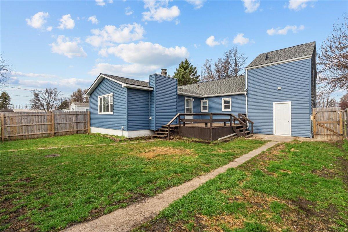 1949 single family home for sale at 515 5th Street in Wyndmere, ND — 3 bed, 2 bath (photo 14 of 64)