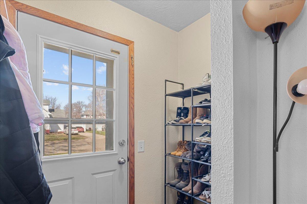 1949 single family home for sale at 515 5th Street in Wyndmere, ND — 3 bed, 2 bath (photo 16 of 64)