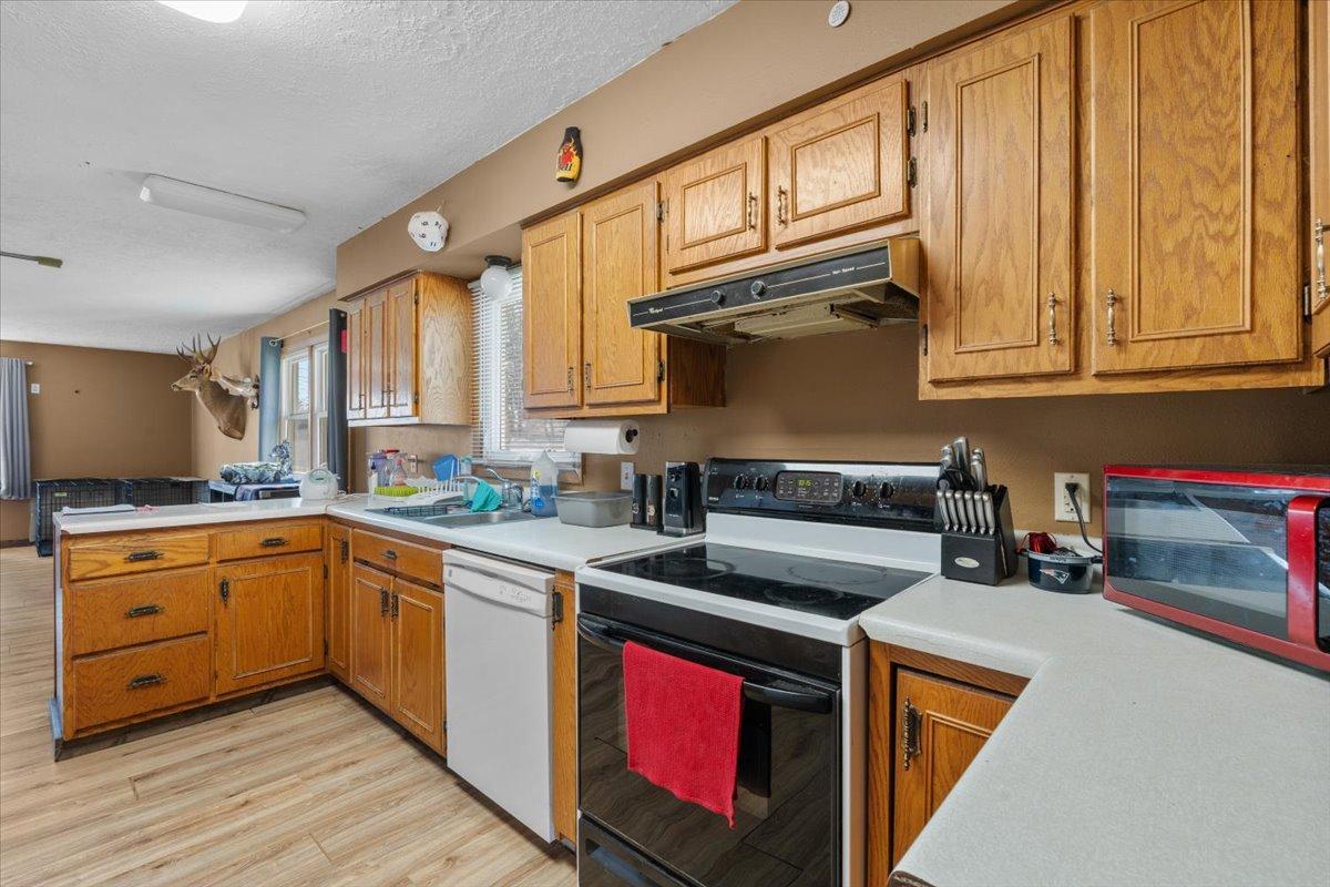 1949 single family home for sale at 515 5th Street in Wyndmere, ND — 3 bed, 2 bath (photo 26 of 64)