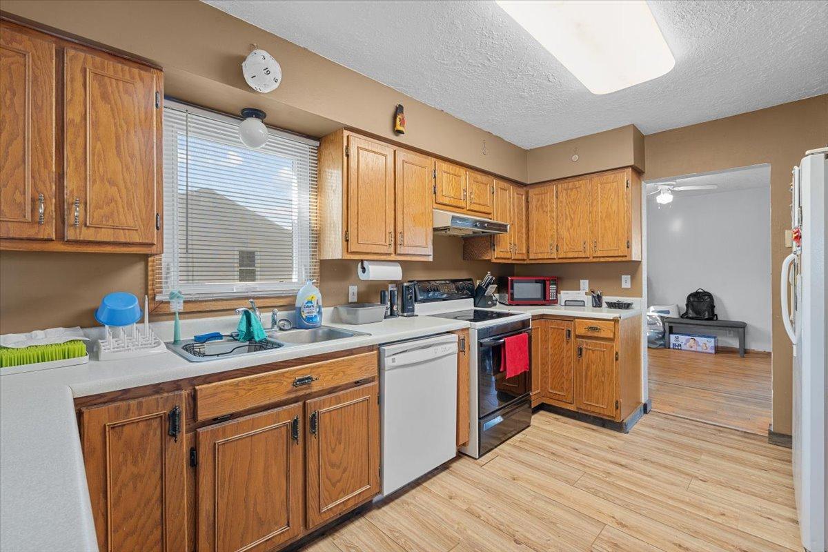 1949 single family home for sale at 515 5th Street in Wyndmere, ND — 3 bed, 2 bath (photo 30 of 64)