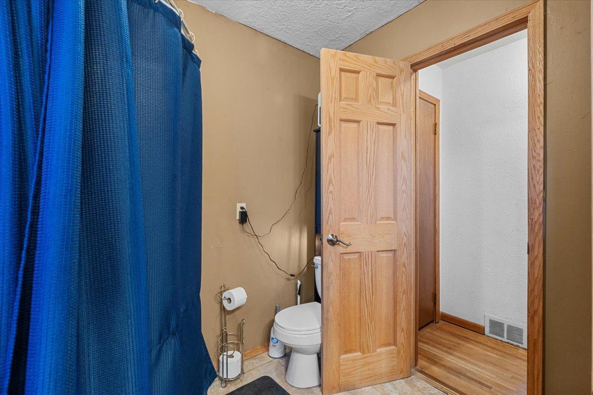1949 single family home for sale at 515 5th Street in Wyndmere, ND — 3 bed, 2 bath (photo 42 of 64)