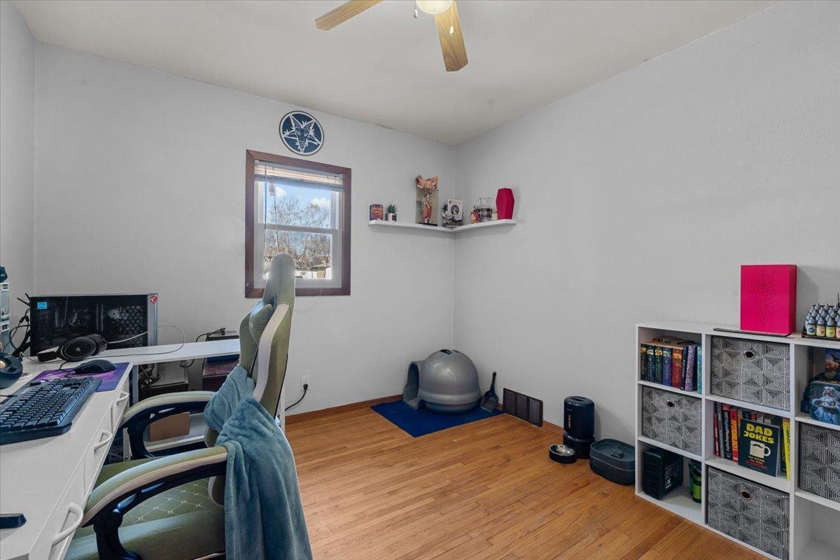 1949 single family home for sale at 515 5th Street in Wyndmere, ND — 3 bed, 2 bath (photo 43 of 64)