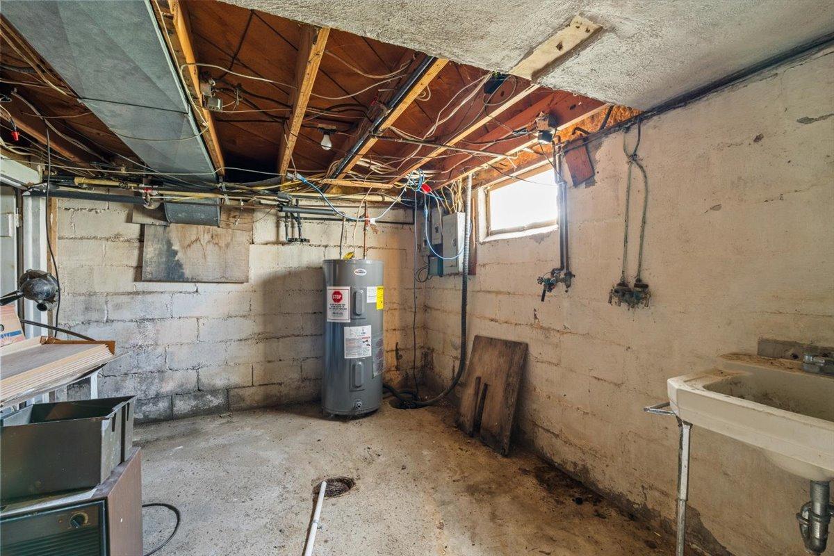 1949 single family home for sale at 515 5th Street in Wyndmere, ND — 3 bed, 2 bath (photo 51 of 64)