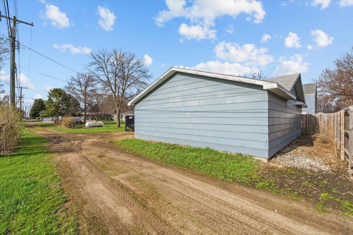 1949 single family home for sale at 515 5th Street in Wyndmere, ND — 3 bed, 2 bath (photo 58 of 64)
