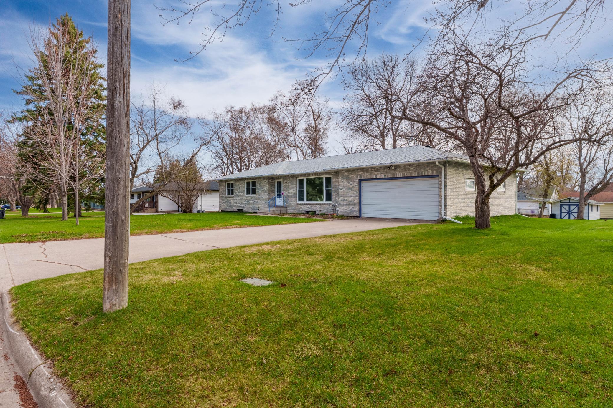 1962 single family home for sale at 714 10th Street in Hawley, MN — 6 bed, 2 bath (photo 2 of 34)