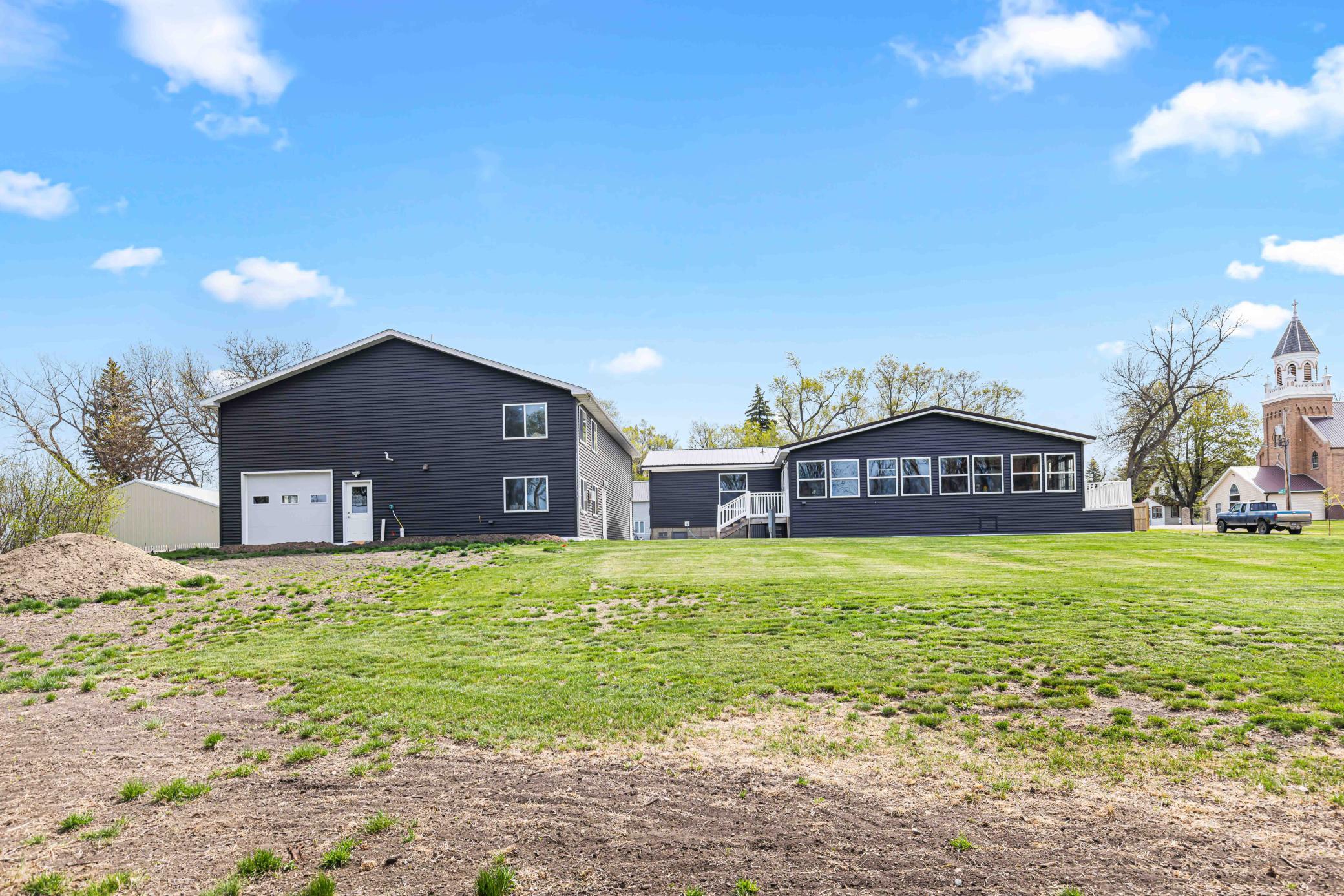 2014 single family home for sale at 137 Roosevelt Street in Cayuga, ND — 3 bed, 3 bath (photo 11 of 58)