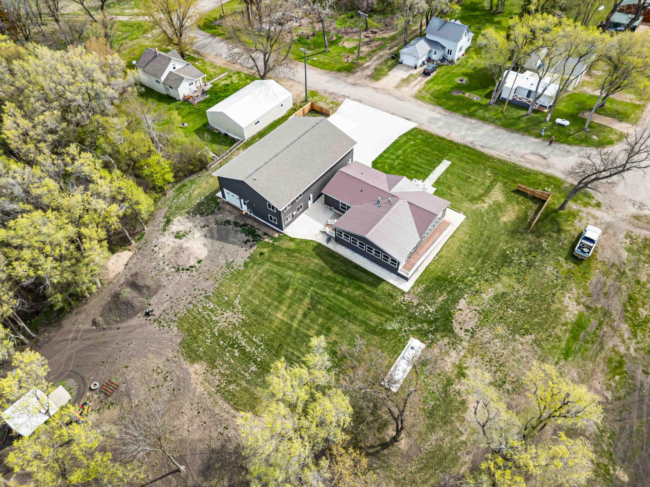 2014 single family home for sale at 137 Roosevelt Street in Cayuga, ND — 3 bed, 3 bath (photo 18 of 58)