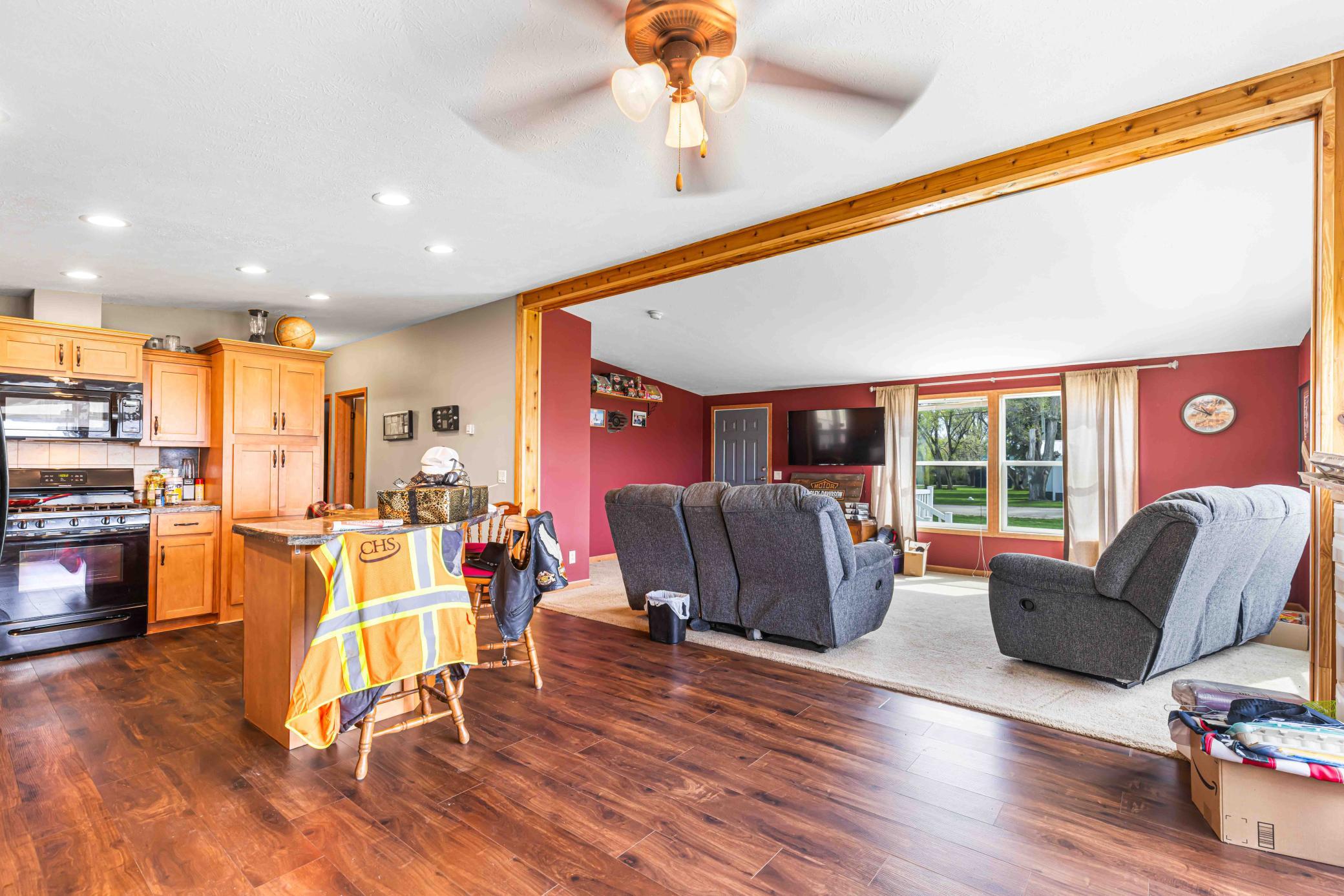 2014 single family home for sale at 137 Roosevelt Street in Cayuga, ND — 3 bed, 3 bath (photo 25 of 58)