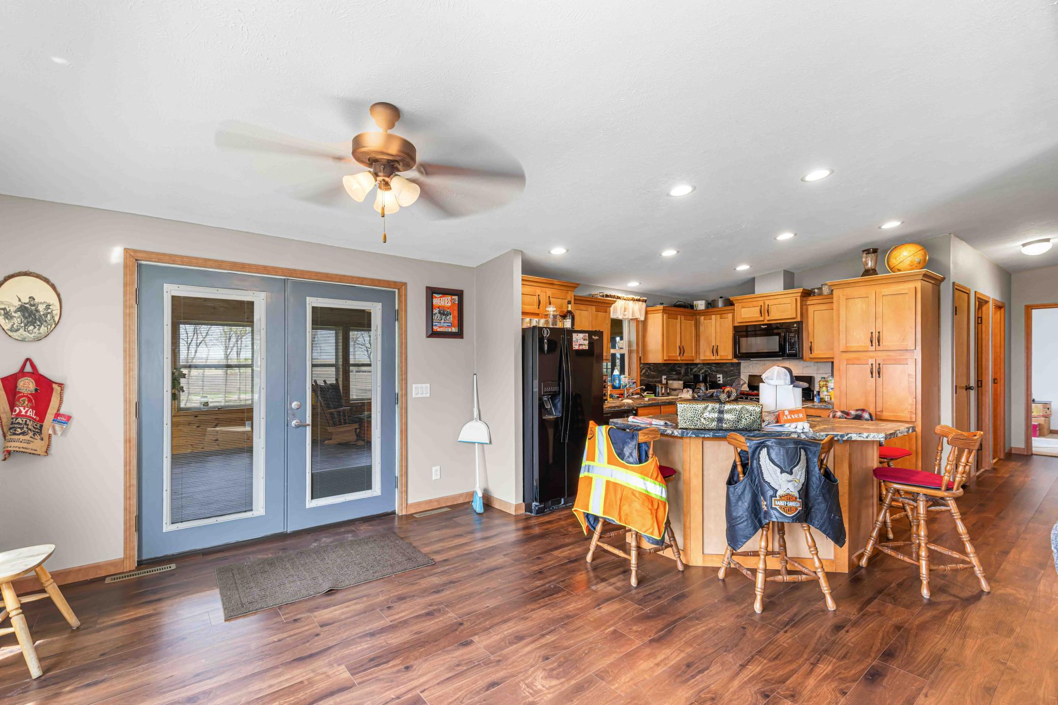 2014 single family home for sale at 137 Roosevelt Street in Cayuga, ND — 3 bed, 3 bath (photo 26 of 58)