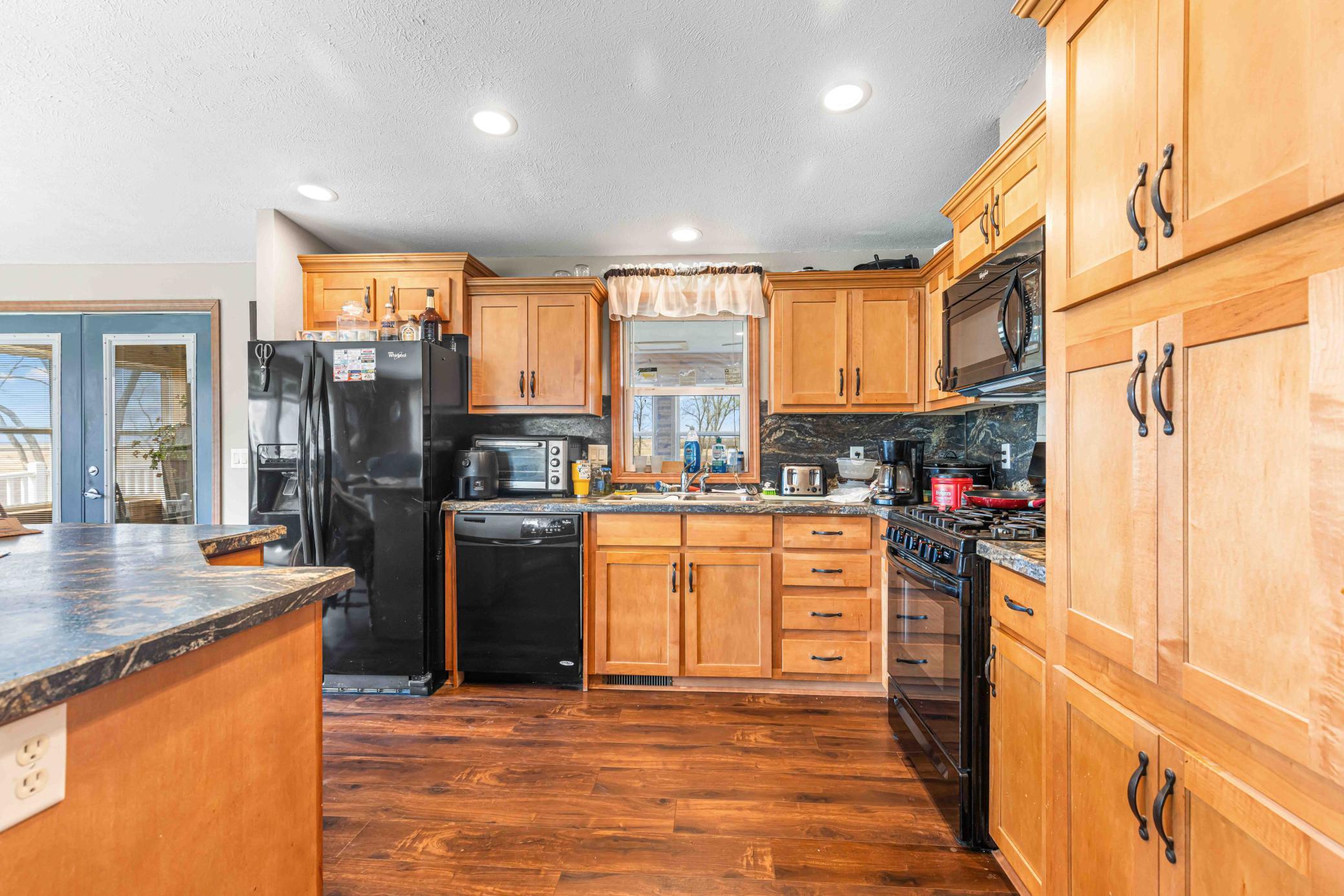 2014 single family home for sale at 137 Roosevelt Street in Cayuga, ND — 3 bed, 3 bath (photo 28 of 58)