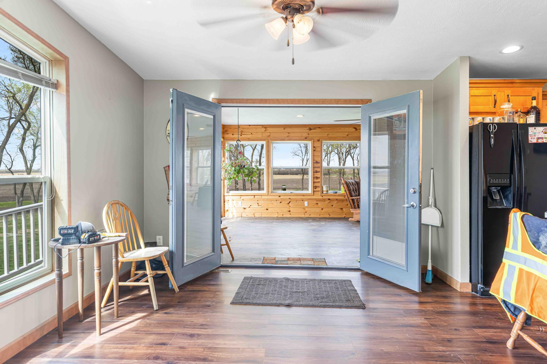 2014 single family home for sale at 137 Roosevelt Street in Cayuga, ND — 3 bed, 3 bath (photo 30 of 58)