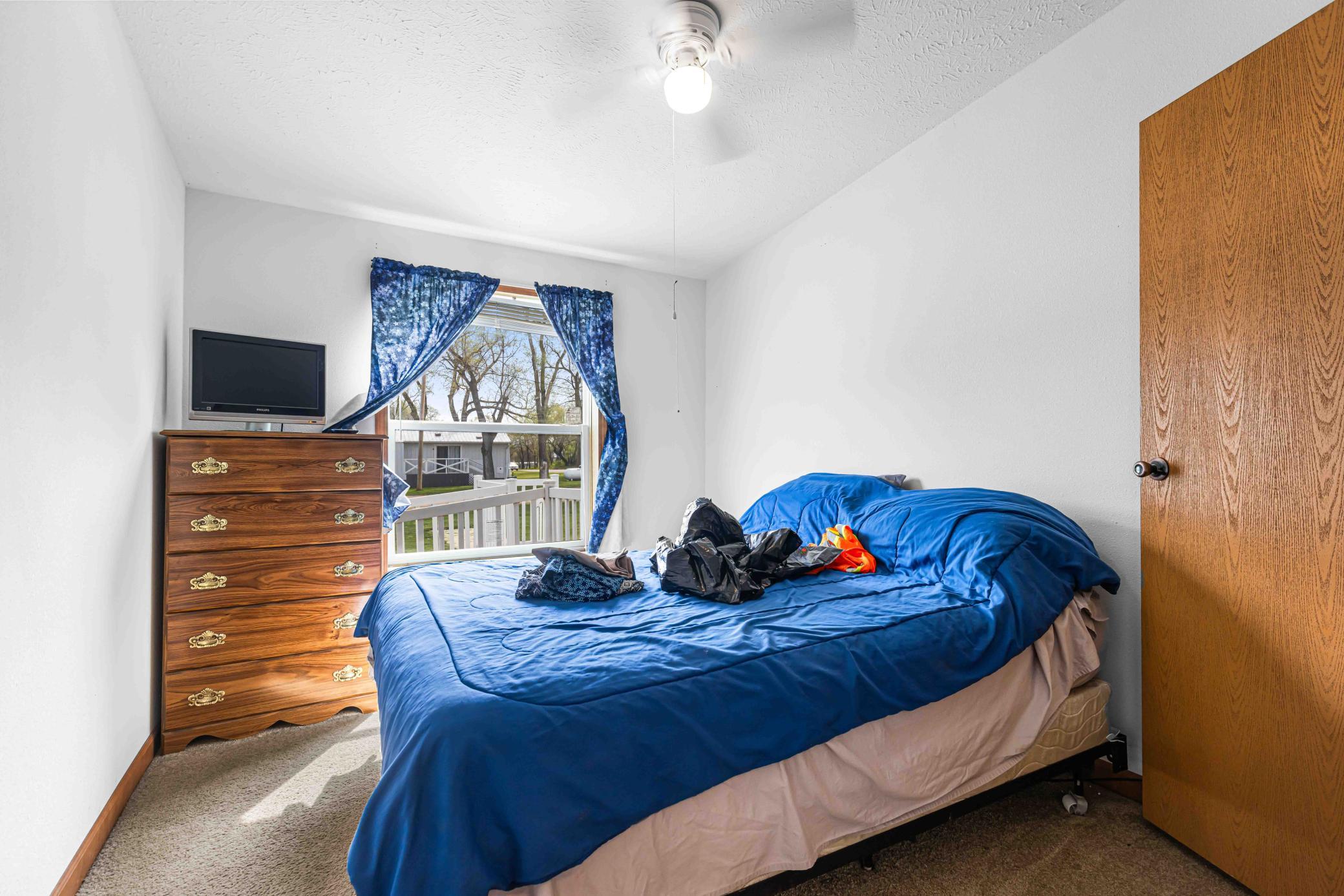 2014 single family home for sale at 137 Roosevelt Street in Cayuga, ND — 3 bed, 3 bath (photo 46 of 58)