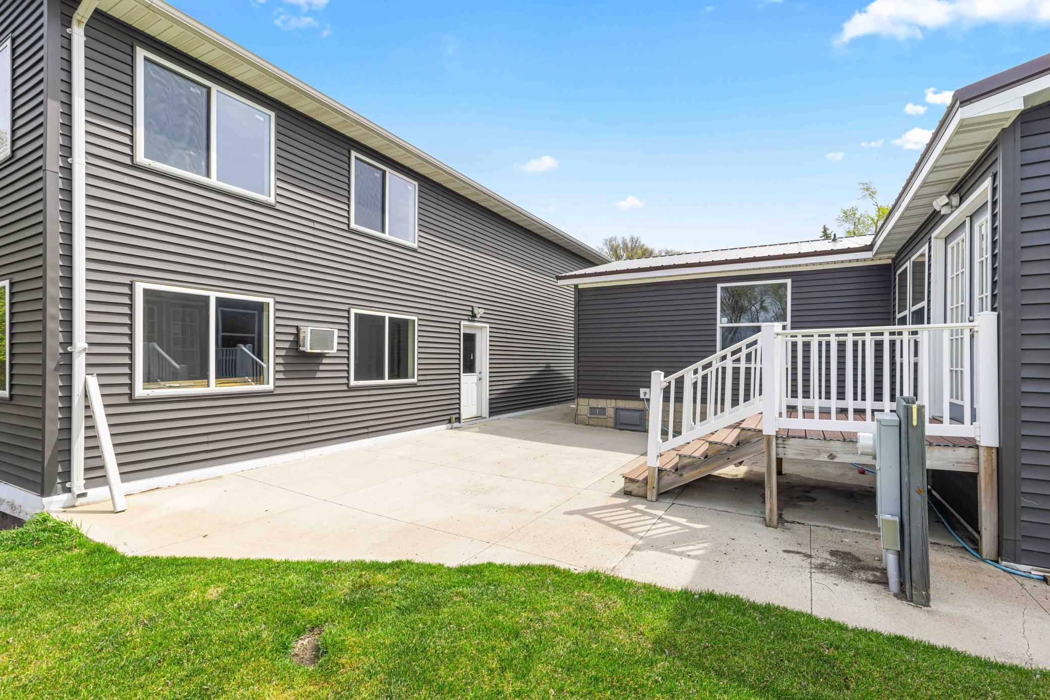 2014 single family home for sale at 137 Roosevelt Street in Cayuga, ND — 3 bed, 3 bath (photo 8 of 58)