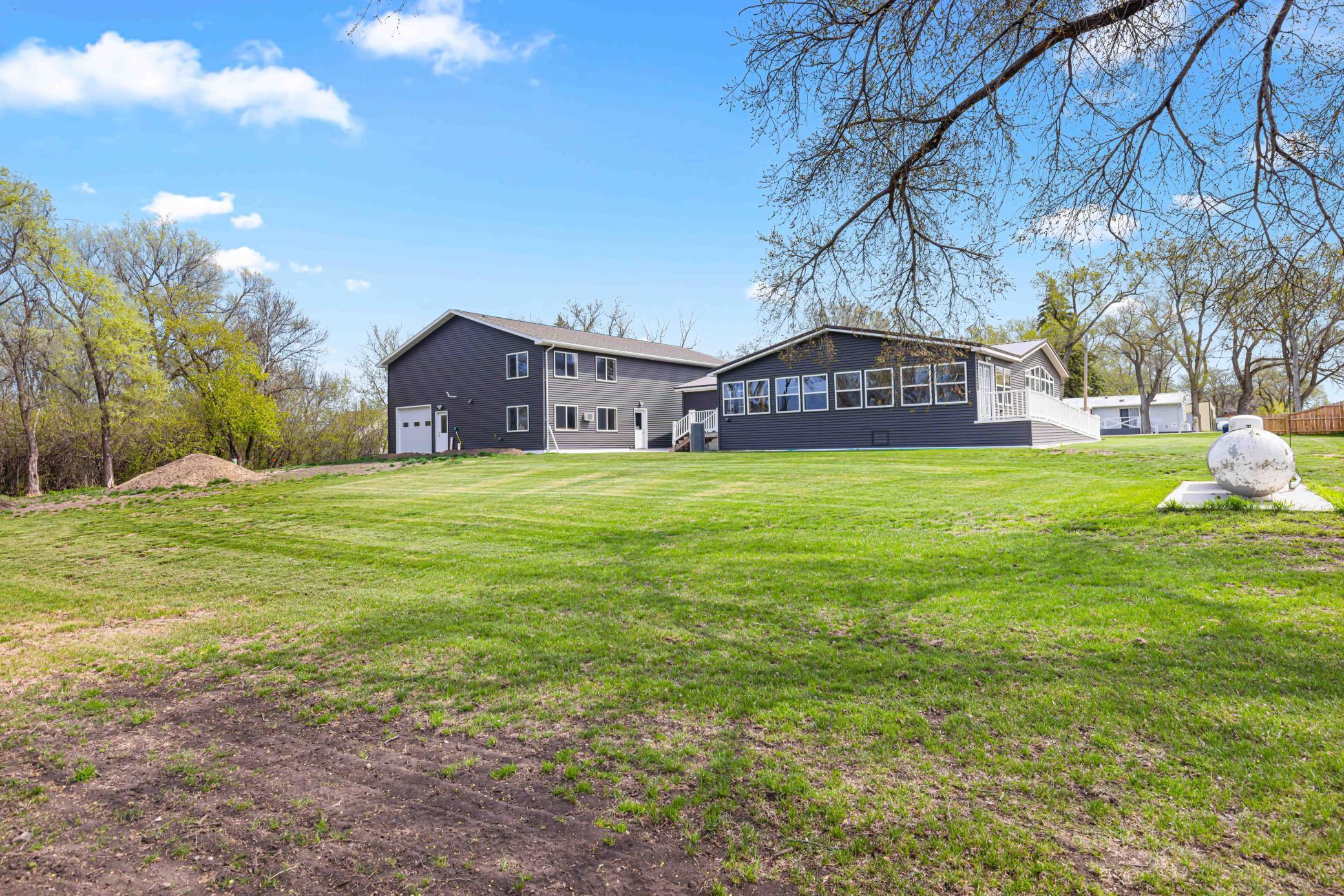 2014 single family home for sale at 137 Roosevelt Street in Cayuga, ND — 3 bed, 3 bath (photo 10 of 58)