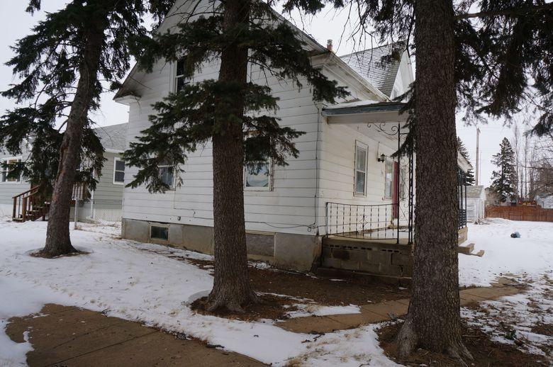 1910 single family home for sale at 307 4th Street N in Richardton, ND — 5 bed, 1 bath (photo 2 of 9)