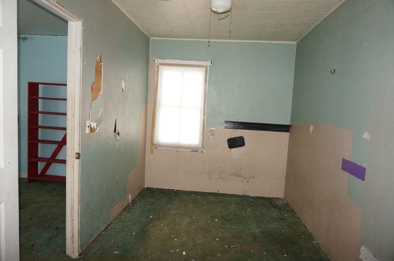 1910 single family home for sale at 307 4th Street N in Richardton, ND — 5 bed, 1 bath (photo 5 of 9)