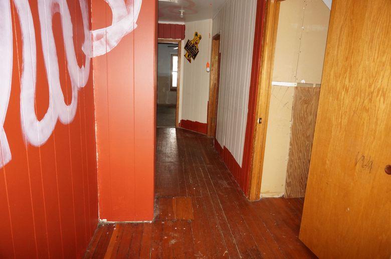 1910 single family home for sale at 307 4th Street N in Richardton, ND — 5 bed, 1 bath (photo 7 of 9)
