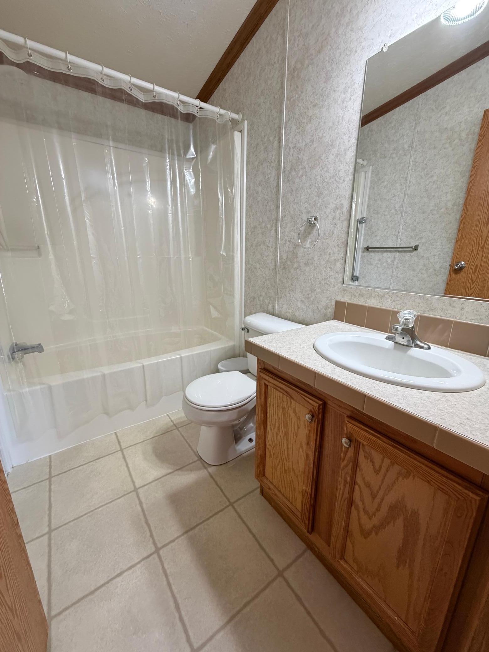 2004 single family home for sale at 58296 County Road 12 in Warroad, MN — 3 bed, 2 bath (photo 14 of 42)