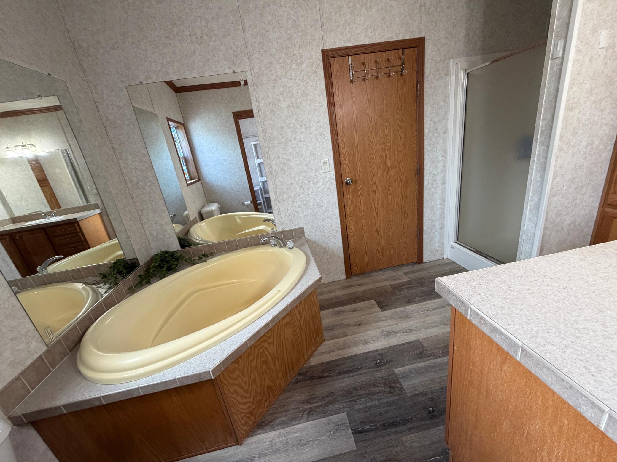 2004 single family home for sale at 58296 County Road 12 in Warroad, MN — 3 bed, 2 bath (photo 16 of 42)