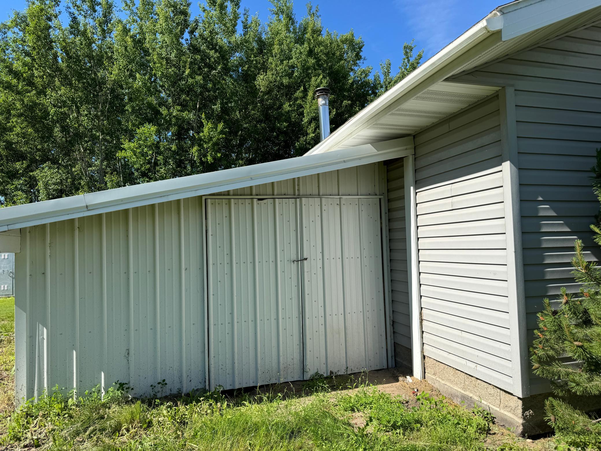 2004 single family home for sale at 58296 County Road 12 in Warroad, MN — 3 bed, 2 bath (photo 23 of 42)