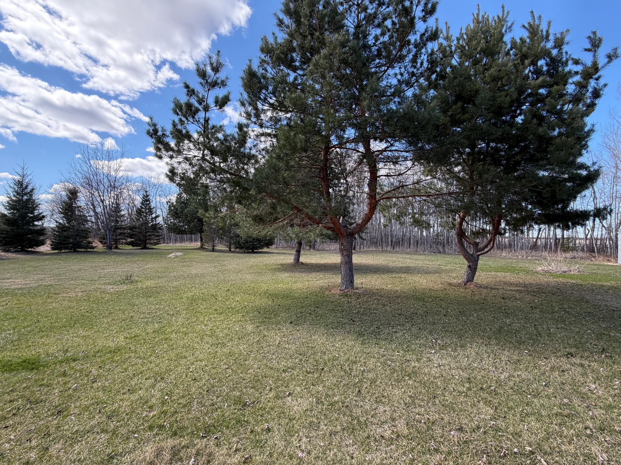 2004 single family home for sale at 58296 County Road 12 in Warroad, MN — 3 bed, 2 bath (photo 26 of 42)