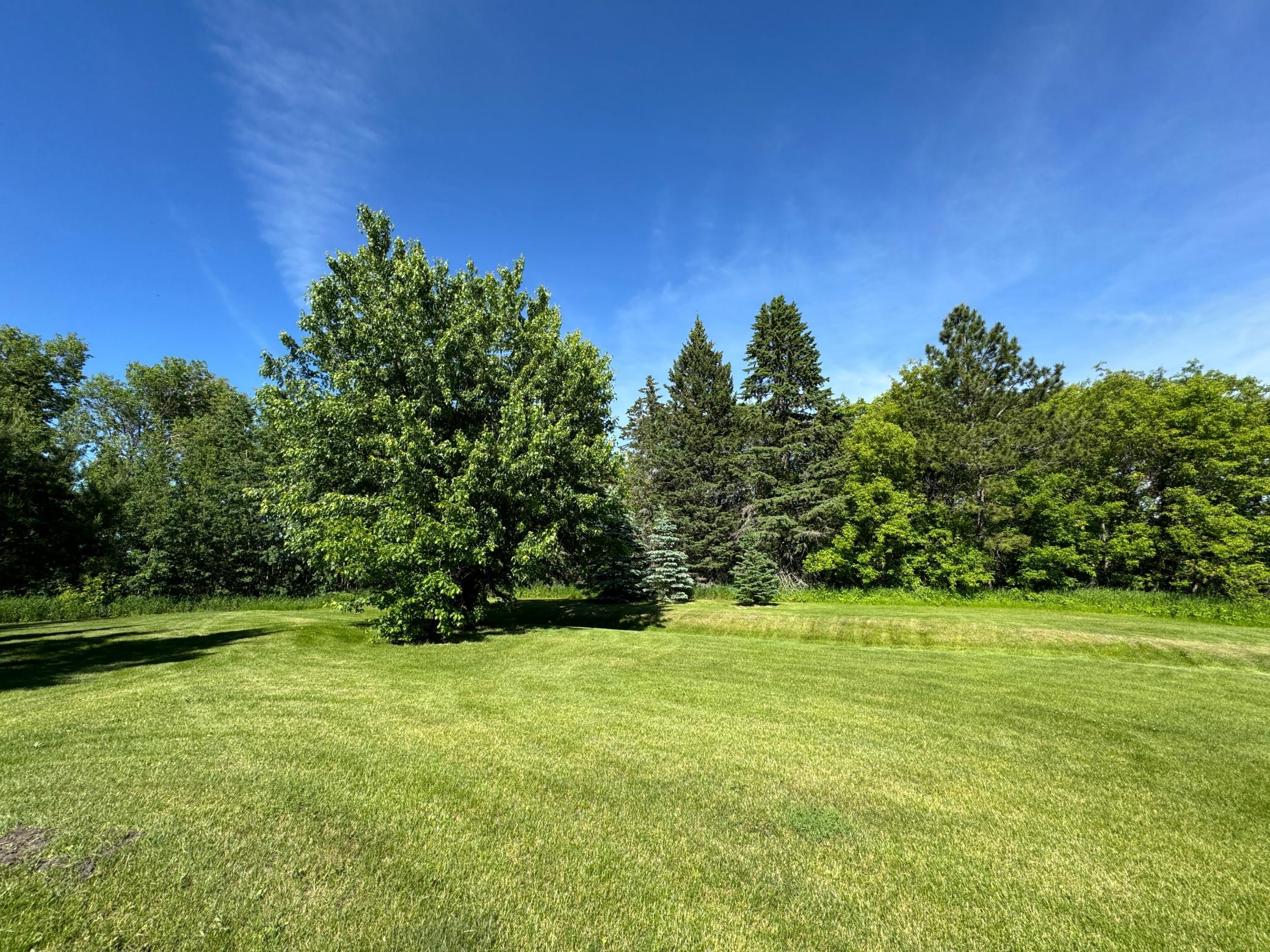 2004 single family home for sale at 58296 County Road 12 in Warroad, MN — 3 bed, 2 bath (photo 34 of 42)