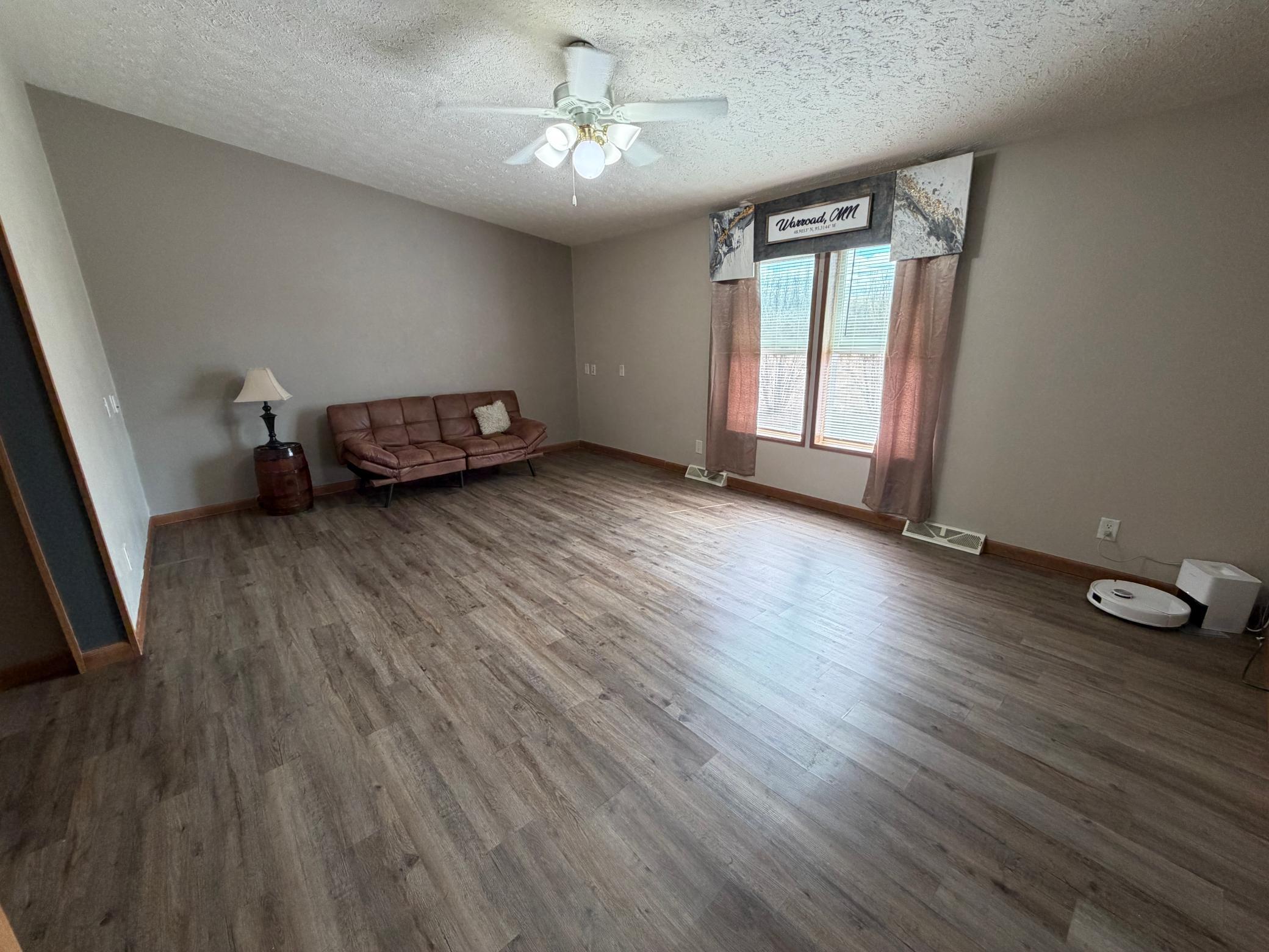 2004 single family home for sale at 58296 County Road 12 in Warroad, MN — 3 bed, 2 bath (photo 10 of 42)