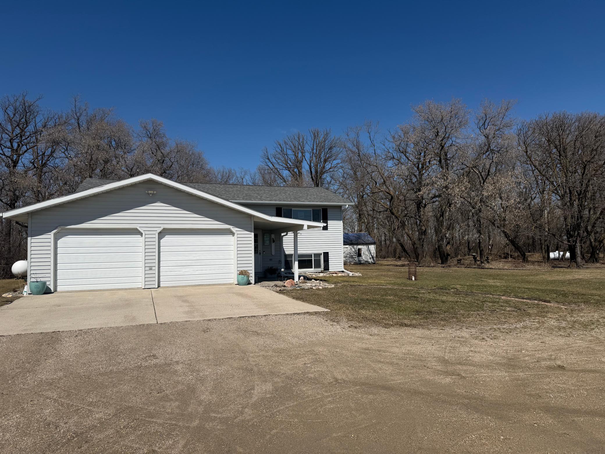 1995 single family home for sale at 37488 320th Street in Roseau, MN — 4 bed, 3 bath (photo 2 of 13)