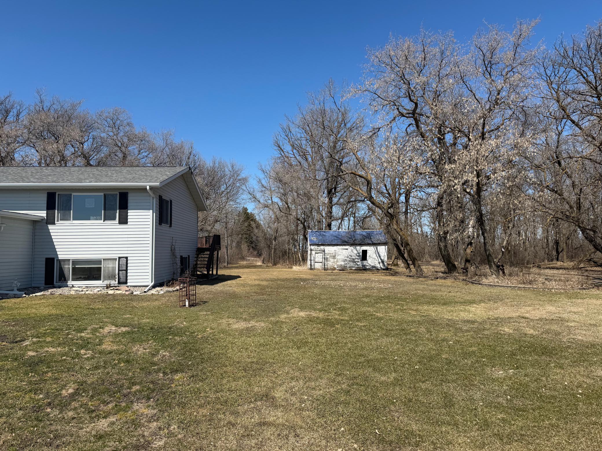 1995 single family home for sale at 37488 320th Street in Roseau, MN — 4 bed, 3 bath (photo 3 of 13)