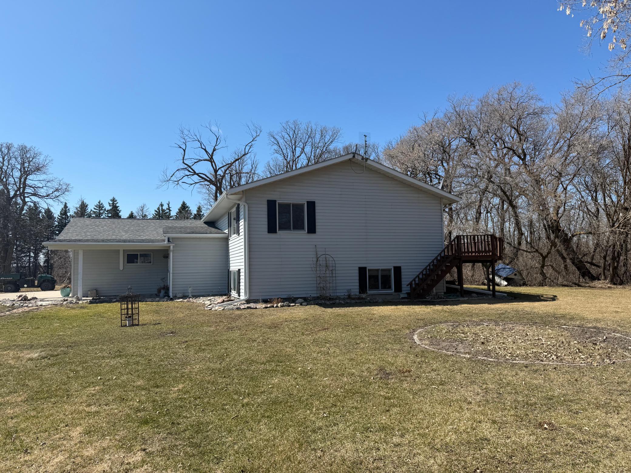 1995 single family home for sale at 37488 320th Street in Roseau, MN — 4 bed, 3 bath (photo 4 of 13)