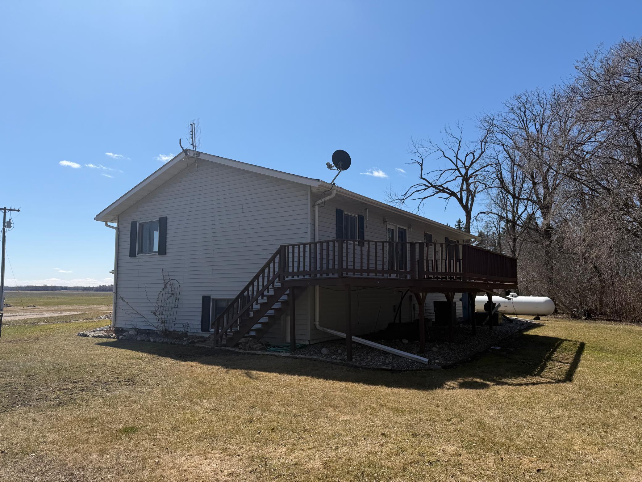 1995 single family home for sale at 37488 320th Street in Roseau, MN — 4 bed, 3 bath (photo 5 of 13)