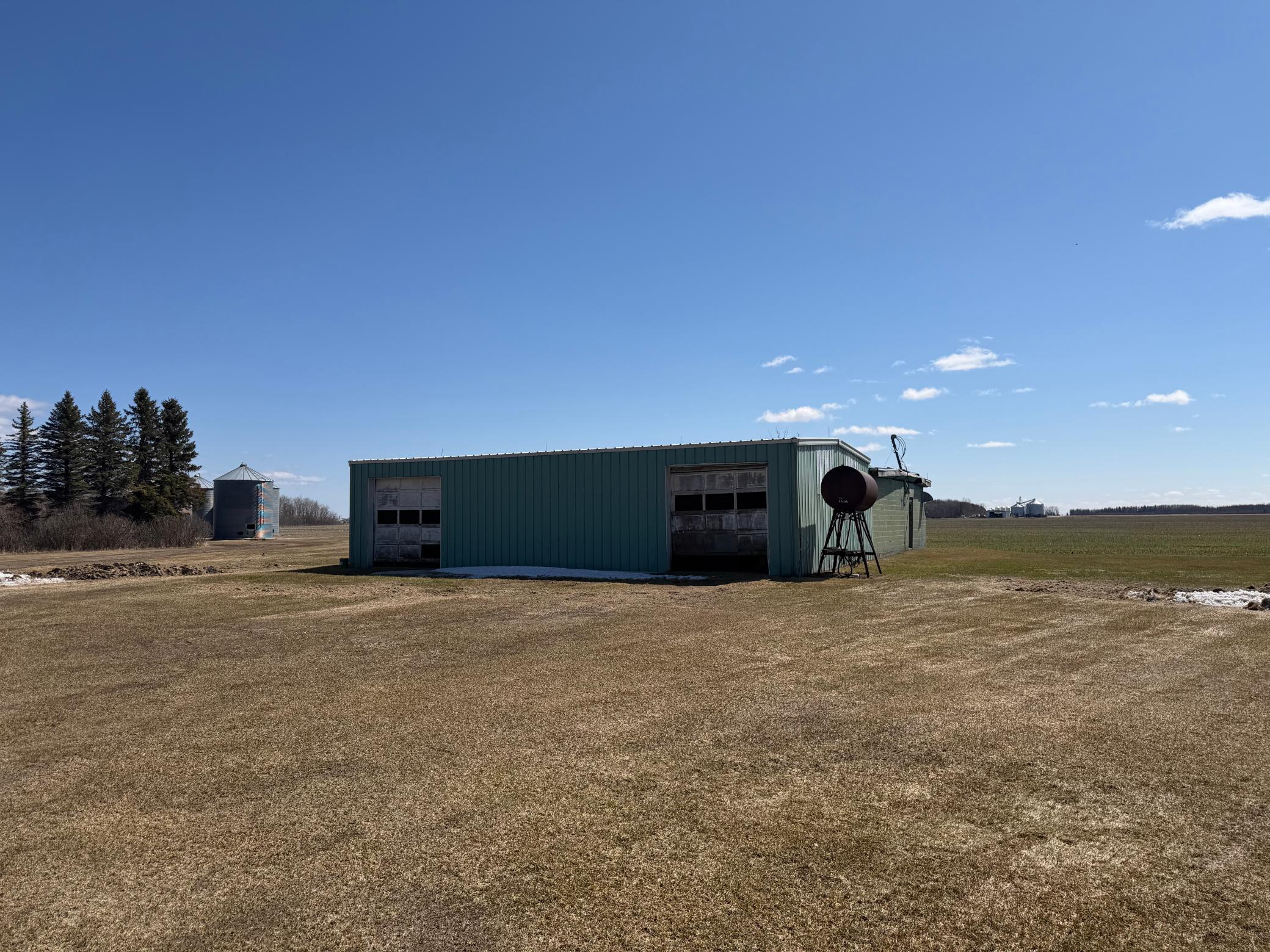 1995 single family home for sale at 37488 320th Street in Roseau, MN — 4 bed, 3 bath (photo 7 of 13)