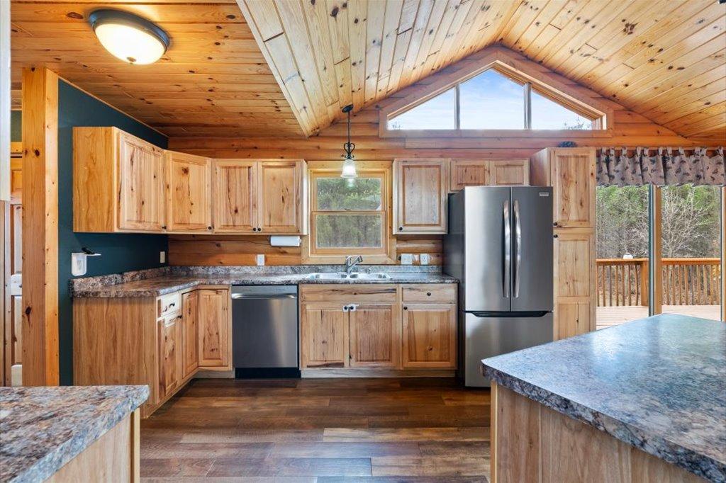 2015 single family home for sale at 7367 Hunter Circle in Brainerd, MN — 4 bed, 3 bath (photo 6 of 35)