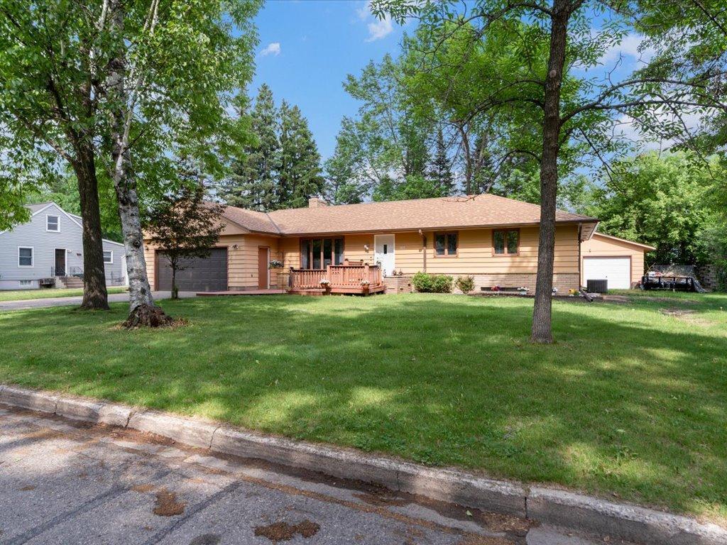 1960 single family home for sale at 1829 Graydon Avenue in Brainerd, MN — 4 bed, 3 bath (photo 2 of 31)