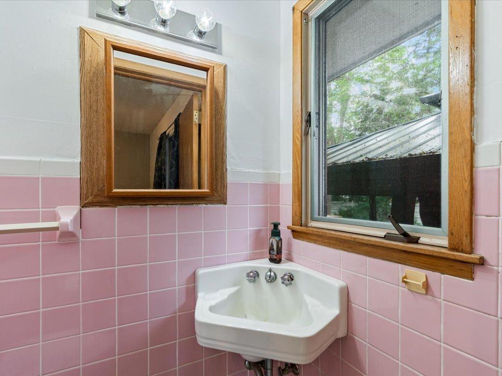 1960 single family home for sale at 1829 Graydon Avenue in Brainerd, MN — 4 bed, 3 bath (photo 20 of 31)