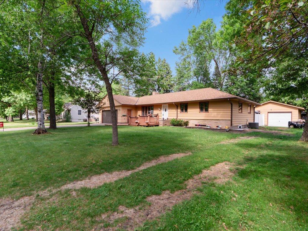 1960 single family home for sale at 1829 Graydon Avenue in Brainerd, MN — 4 bed, 3 bath (photo 3 of 31)