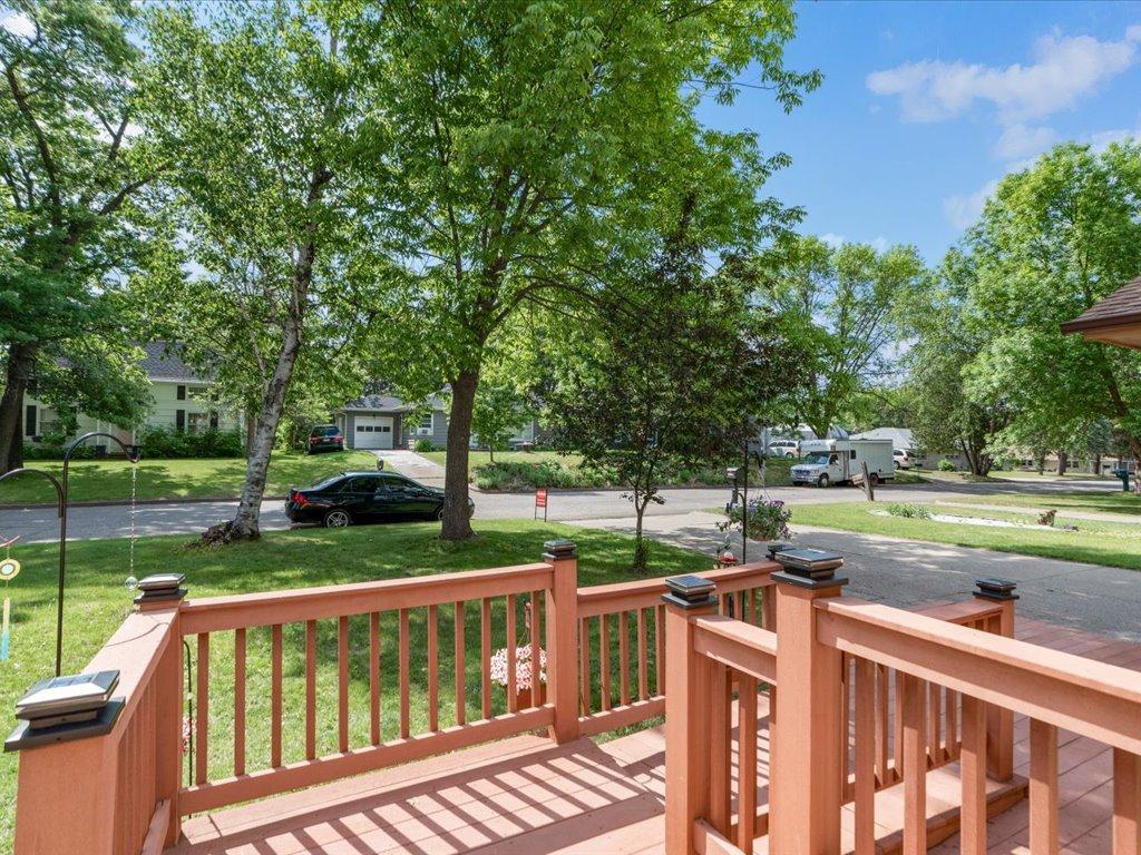 1960 single family home for sale at 1829 Graydon Avenue in Brainerd, MN — 4 bed, 3 bath (photo 5 of 31)