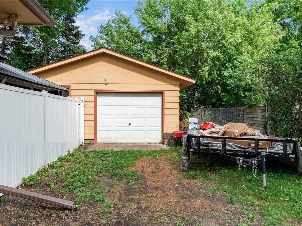 1960 single family home for sale at 1829 Graydon Avenue in Brainerd, MN — 4 bed, 3 bath (photo 8 of 31)