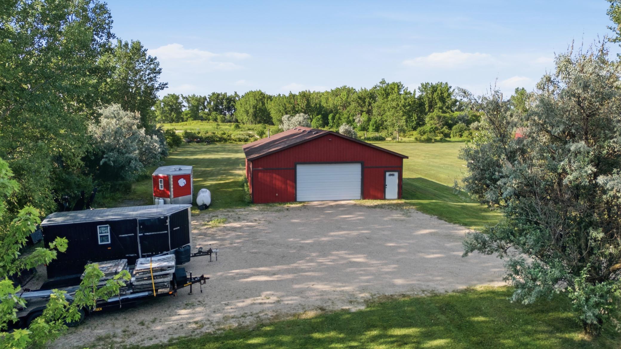 1979 single family home for sale at 14237 30th Avenue S in Glyndon, MN — 3 bed, 3 bath (photo 3 of 48)