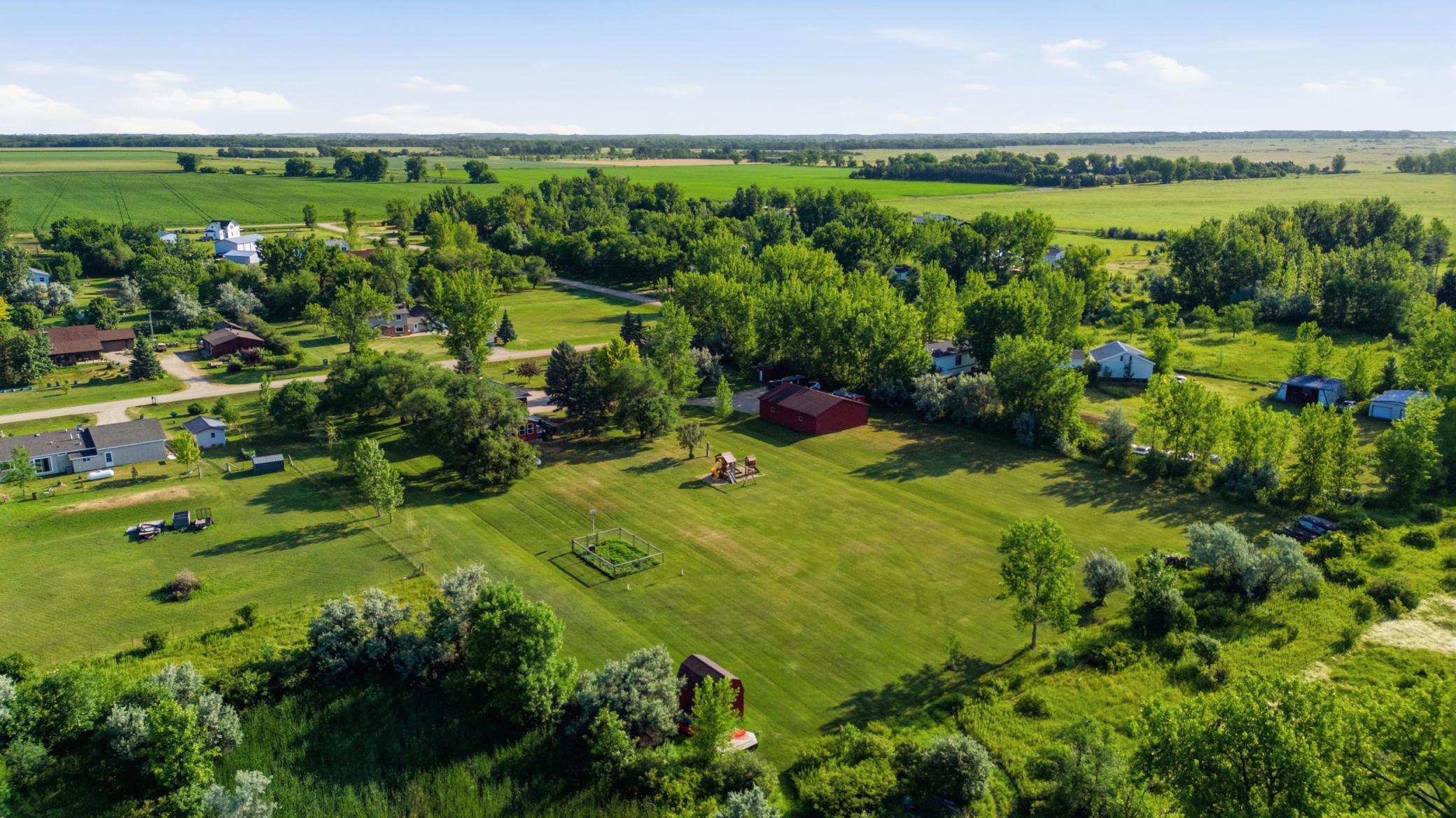 1979 single family home for sale at 14237 30th Avenue S in Glyndon, MN — 3 bed, 3 bath (photo 6 of 48)