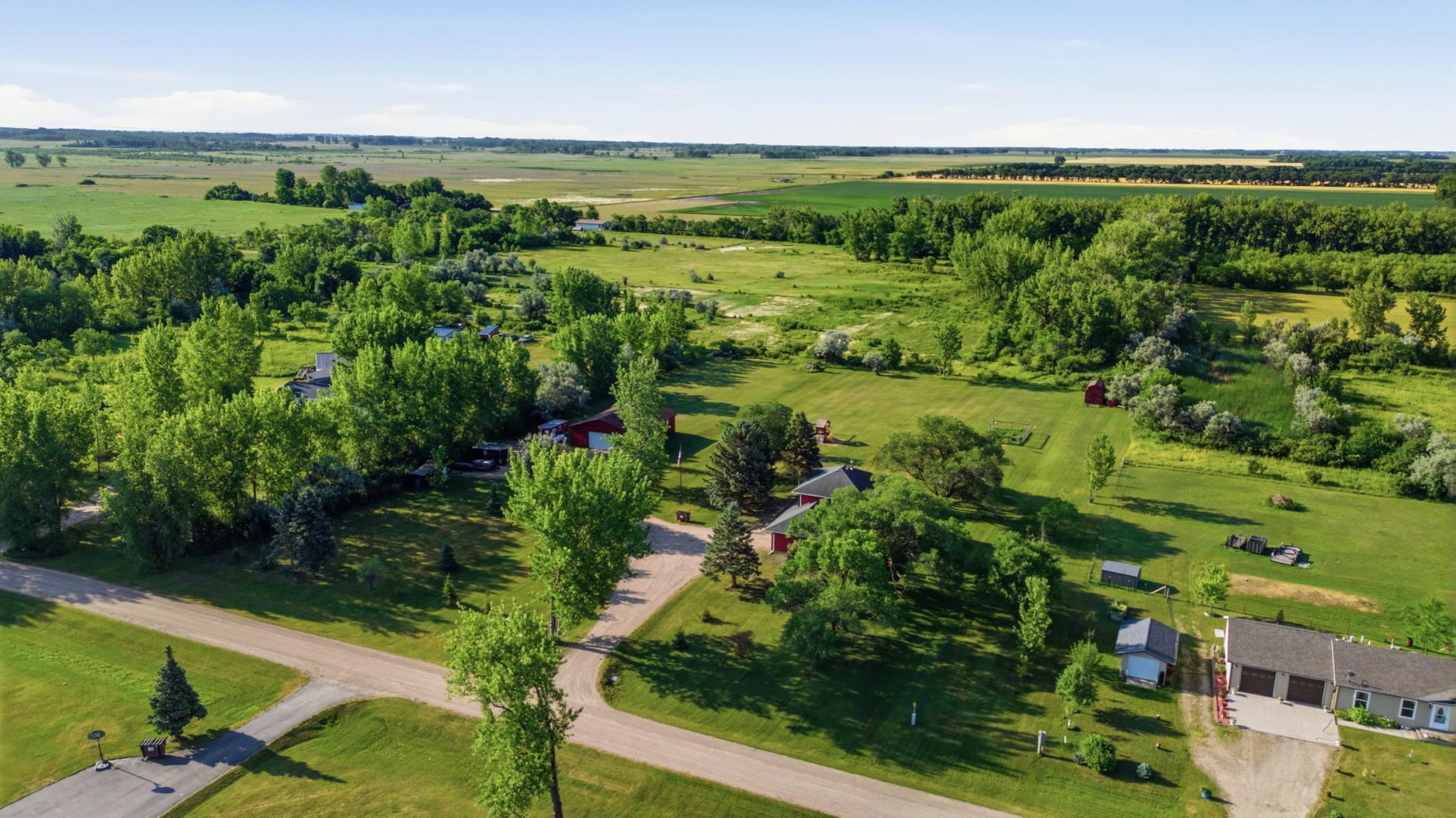1979 single family home for sale at 14237 30th Avenue S in Glyndon, MN — 3 bed, 3 bath (photo 7 of 48)