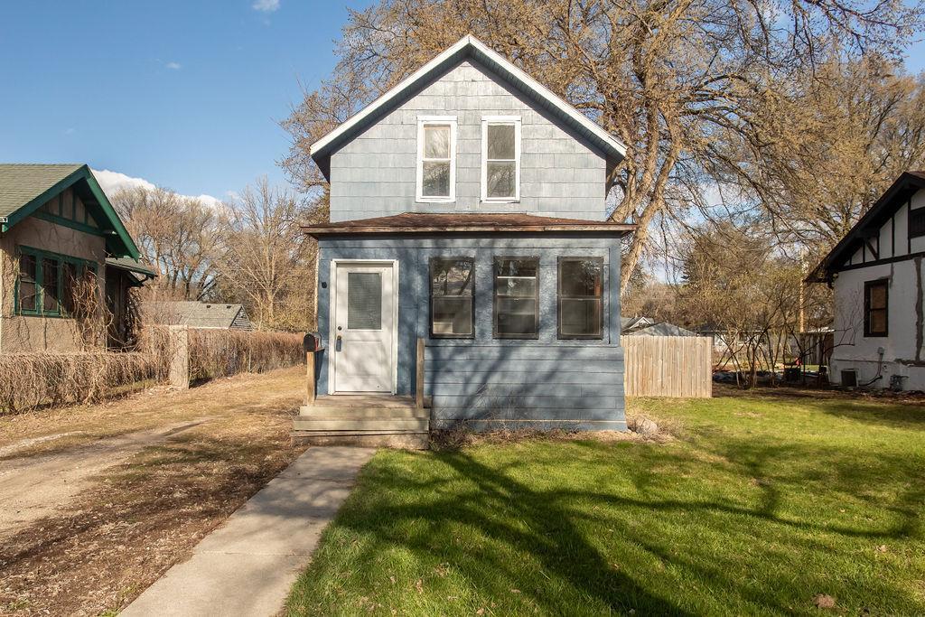1910 single family home for sale at 316 11th Street N in Moorhead, MN — 1 bed, 2 bath