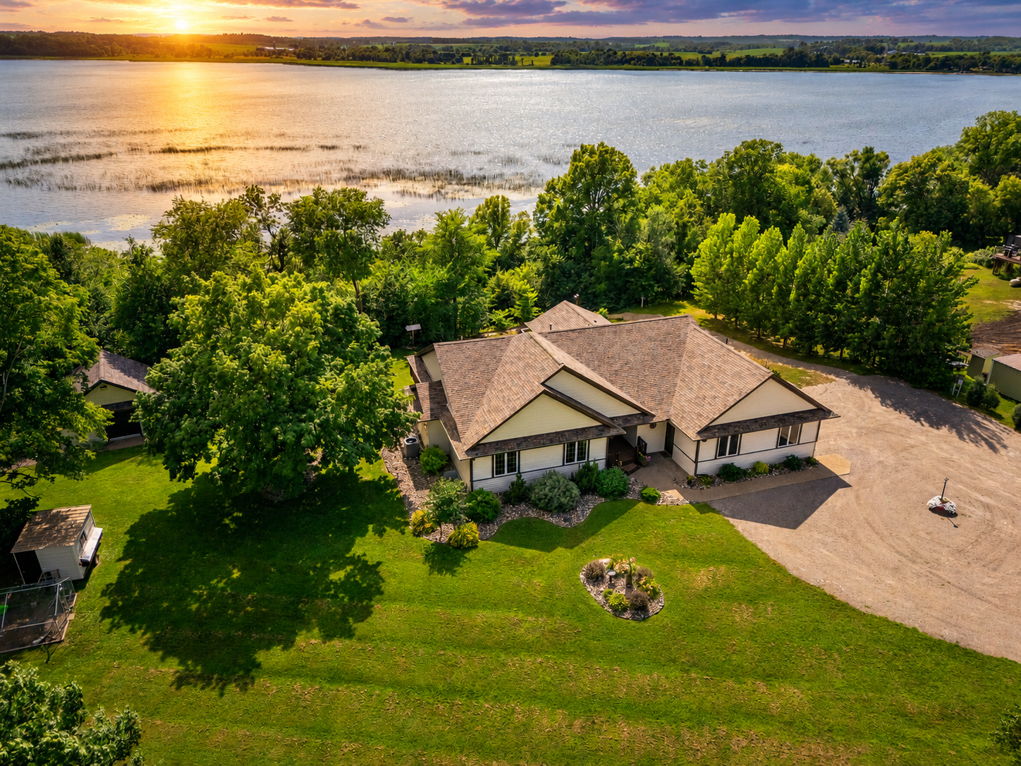 2003 single family home for sale at 30291 Duckweed Drive in Burtrum, MN — 4 bed, 3 bath (photo 2 of 66)