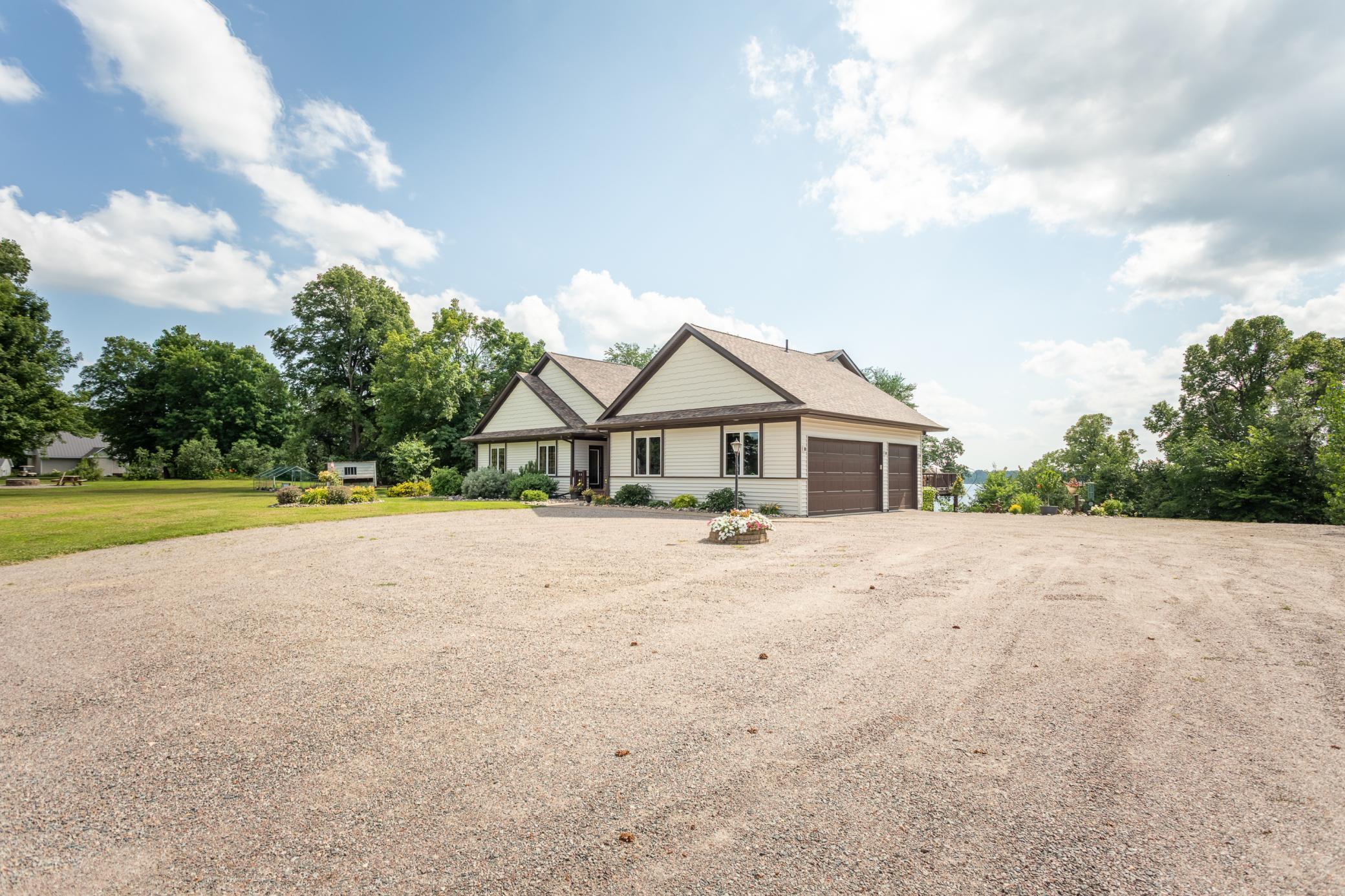 2003 single family home for sale at 30291 Duckweed Drive in Burtrum, MN — 4 bed, 3 bath (photo 11 of 66)