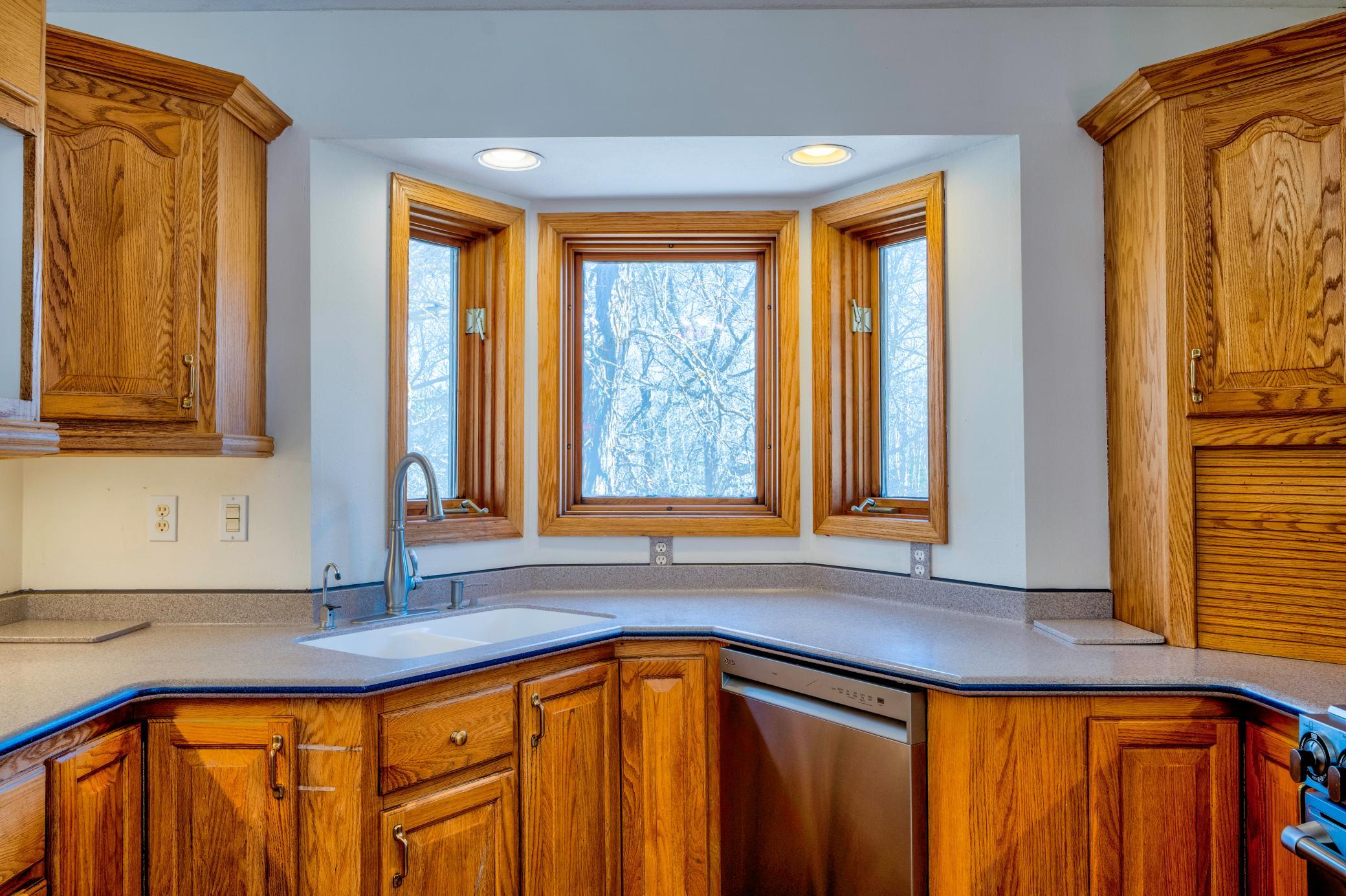 1997 single family home for sale at 1012 Maple Ridge Court NW in Bemidji, MN — 5 bed, 3 bath (photo 11 of 48)