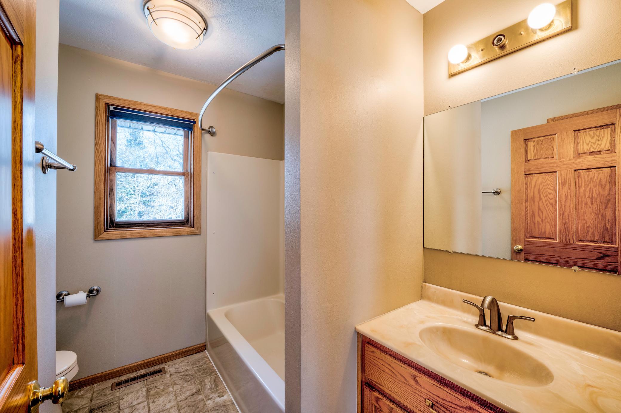 1997 single family home for sale at 1012 Maple Ridge Court NW in Bemidji, MN — 5 bed, 3 bath (photo 14 of 48)