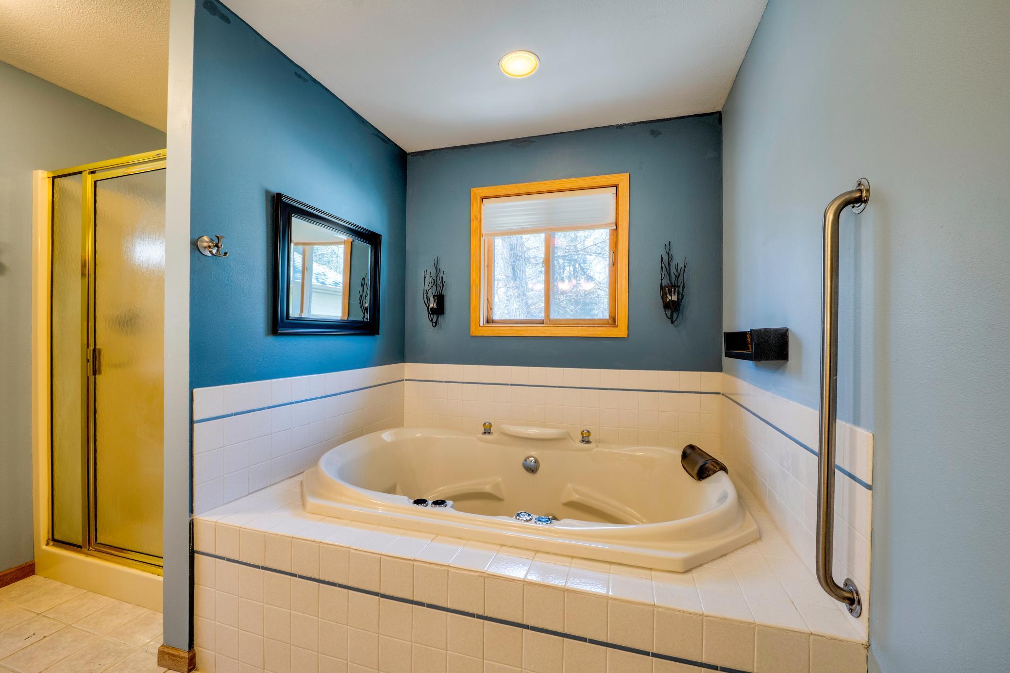 1997 single family home for sale at 1012 Maple Ridge Court NW in Bemidji, MN — 5 bed, 3 bath (photo 21 of 48)
